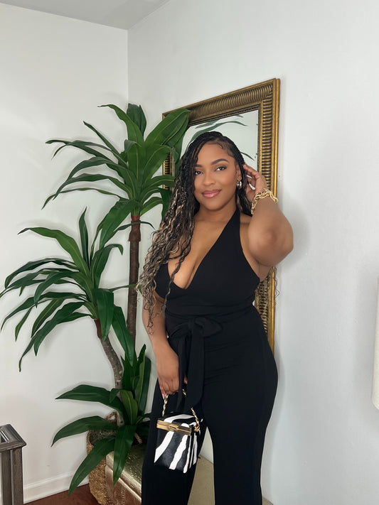 Those looking to sharpen up their summer wardrobe will love this black jumpsuit inspired by suiting. Designed in a luxurious cotton fabric with a slight stretch to sculpt your best features, Don't Cross Me comes in a sleeveless silhouette with a halter neckline, flared legs and a tailored bodice.
Features
- Premium cotton-blend fabric
- Halter neckline
- Sleeveless
- Hook-closed collar
- Flared legs